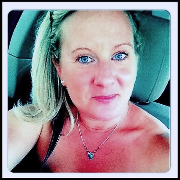 Meet your Posher, Liz - Picture 3 of 6